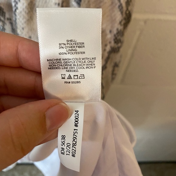 GUC Express Metallic Snakeskin Print Ruffle Sleeve Tie Waist Dress Size Large - Picture 7 of 7